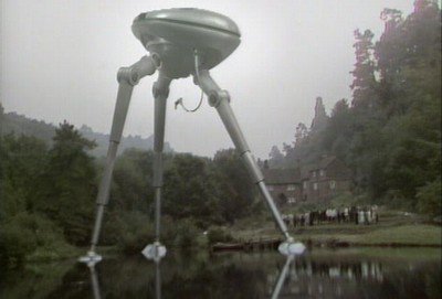 tripods2.jpg.e1450697ee45b13af7ccddcbbfa206e8.jpg